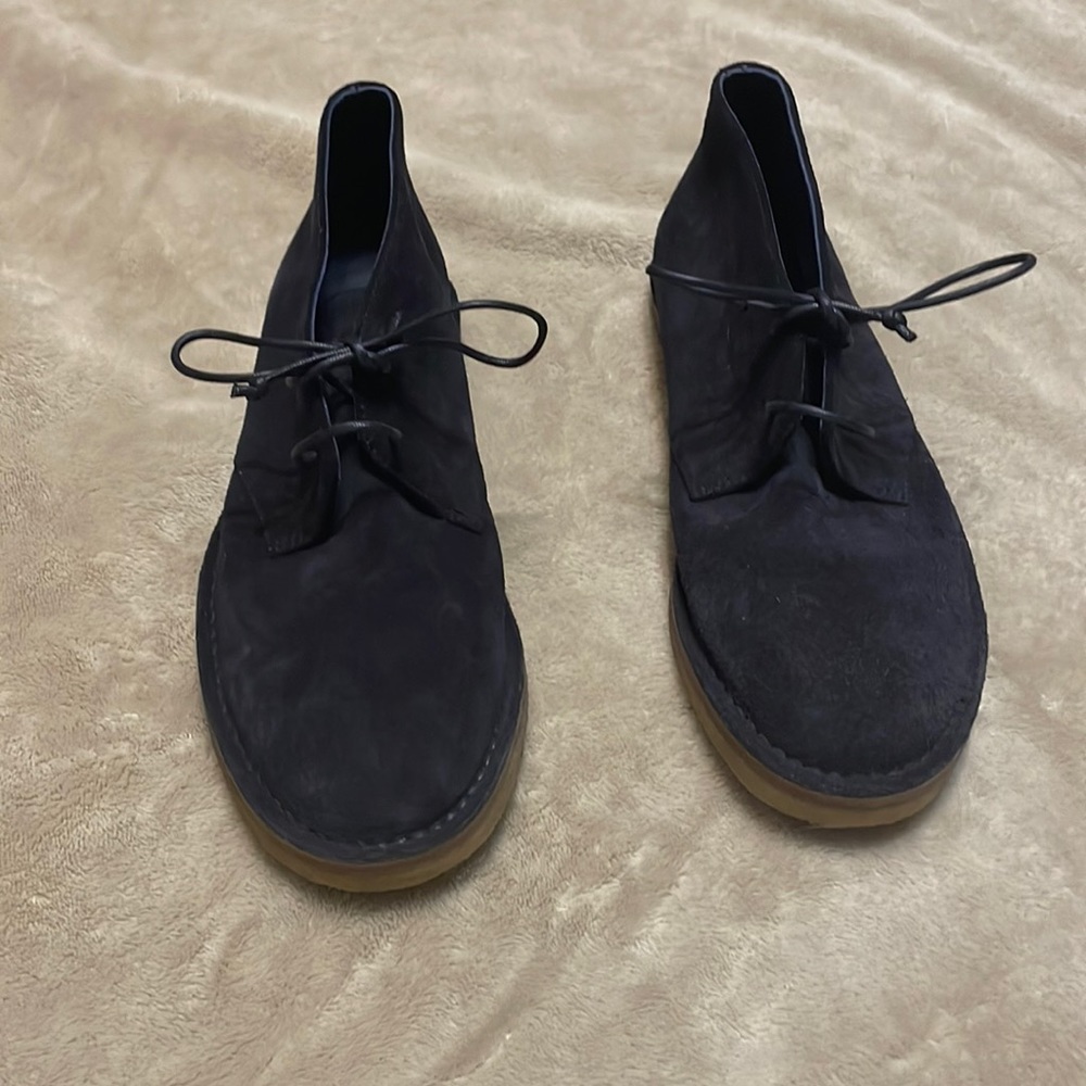 Black vince suede shoes